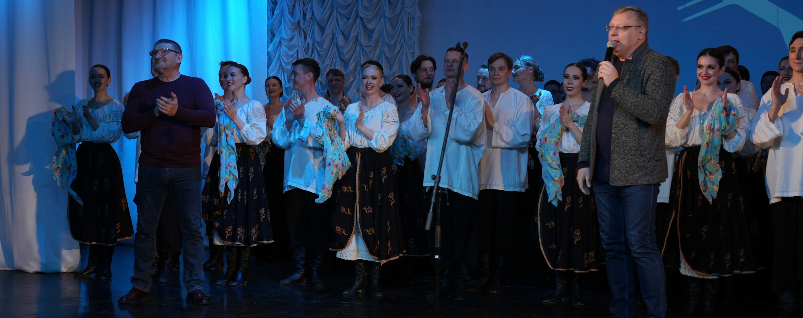 Учащиеся Школы креативных индустрий ГАПОУ «НОККиИ» сделали подарок Сибирскому хору.