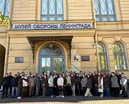 Для артистов Сибирского хора знакомство с историей города — важная часть каждой гастрольной поездки.