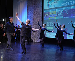 Вчера на в рамках фестиваля «Место притяжение –Сибирь» в Новосибирске выступил Астраханский государственный ансамбль песни и танца.